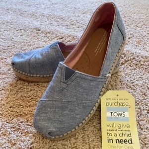 Tom’s youth shoes